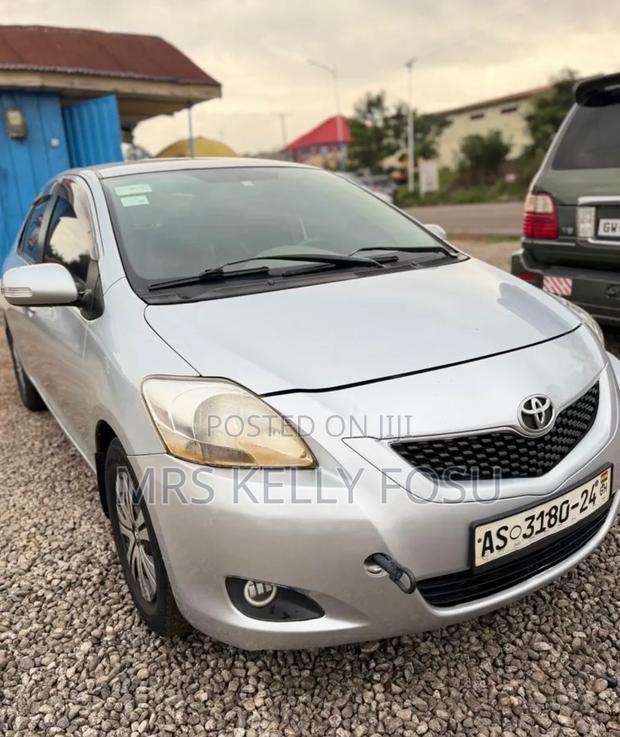 Toyota Belta 2010 Silver