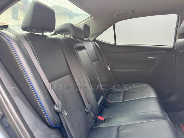 Toyota Corolla XSE 4dr Sedan (1.8L 4cyl CVT) 2017 Gray