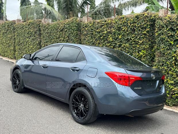 Toyota Corolla XSE 4dr Sedan (1.8L 4cyl CVT) 2017 Gray