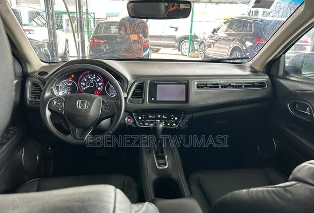 Honda HR-V 4dr SUV (1.5L 4cyl CVT) 2016 Gray