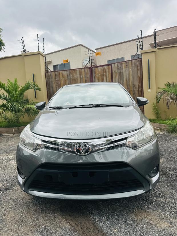 Toyota Yaris 2015 Gray