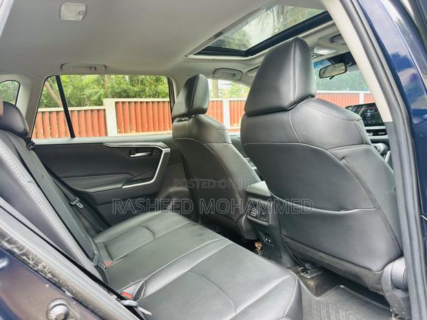 Toyota RAV4 2022 Blue