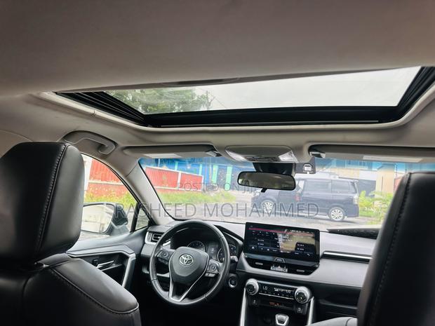 Toyota RAV4 2022 Blue