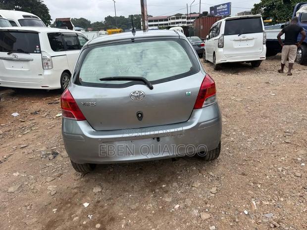 Toyota Yaris 2010 Gray