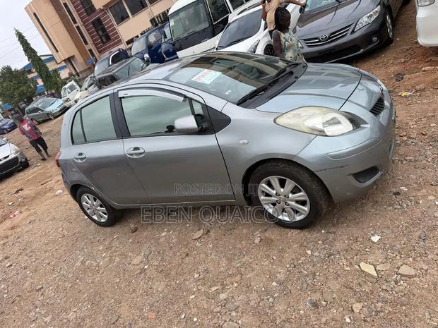 Toyota Yaris 2010 Gray
