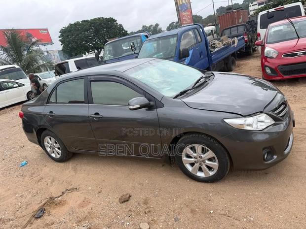 Toyota Corolla 2012 Gray