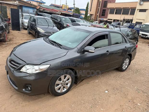 Toyota Corolla 2012 Gray