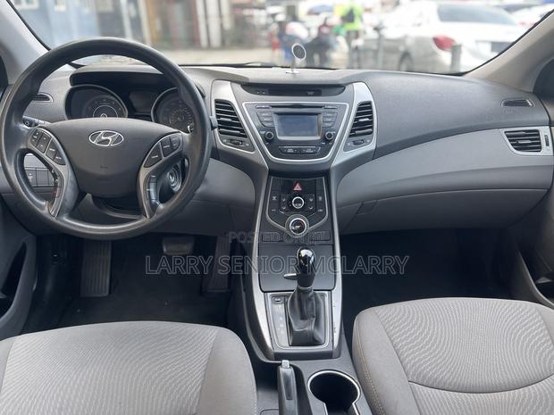 Hyundai Elantra SE Sedan FWD (1.8L 4cyl 6A) 2016 Gray