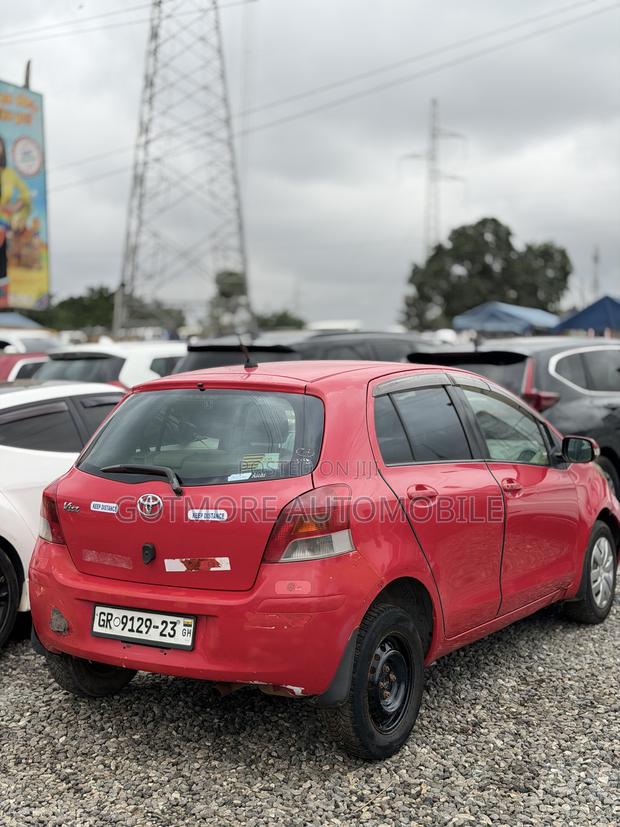 Toyota Vitz 1.0 FWD 3dr 2010 Red
