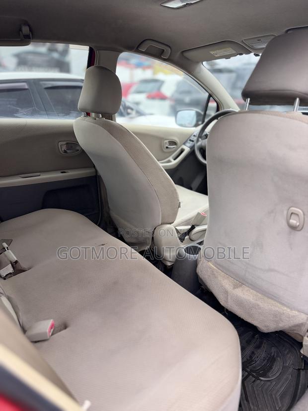 Toyota Vitz 1.0 FWD 3dr 2010 Red