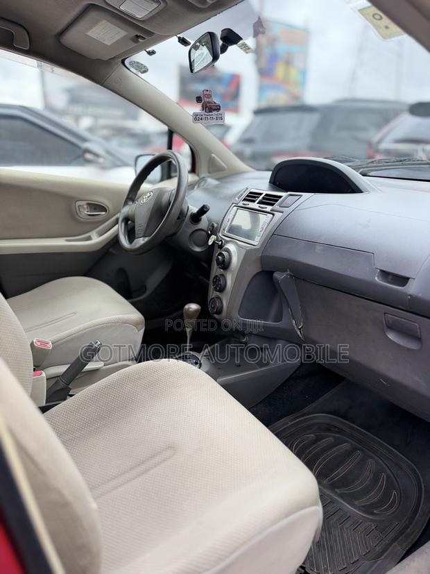 Toyota Vitz 1.0 FWD 3dr 2010 Red