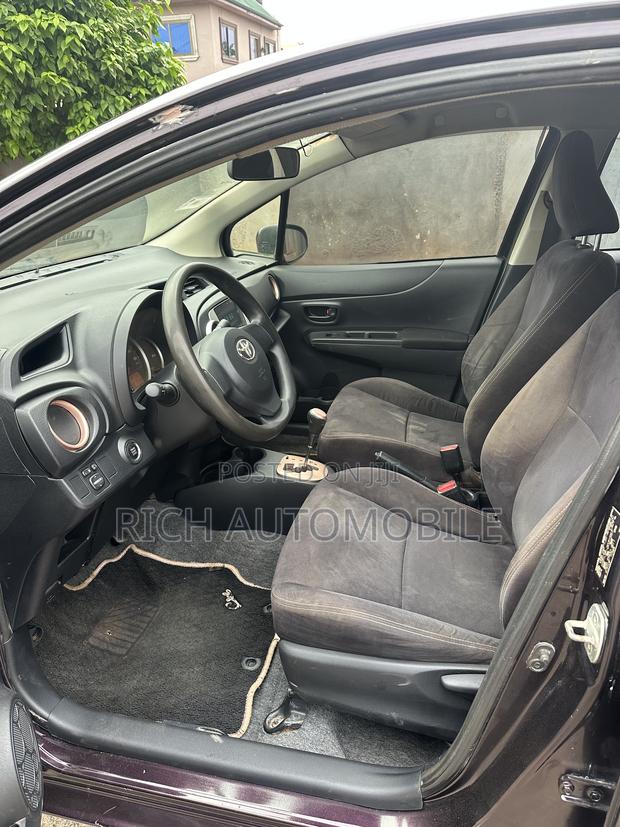 Toyota Vitz 1.3 AWD 5dr 2012 Purple