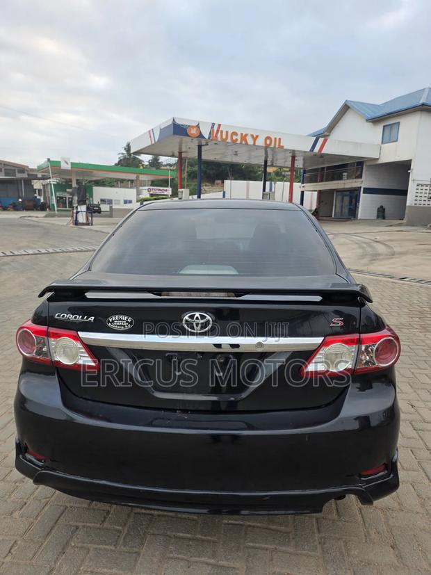 Toyota Corolla 2012 Black