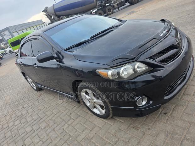 Toyota Corolla 2012 Black