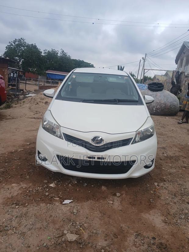 Toyota Vitz 2012 White