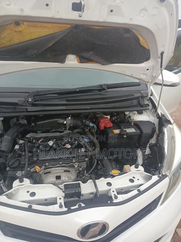 Toyota Vitz 2012 White