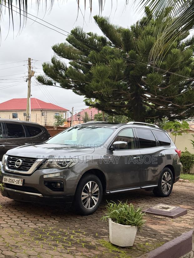 Nissan Pathfinder SV 2018 Gray
