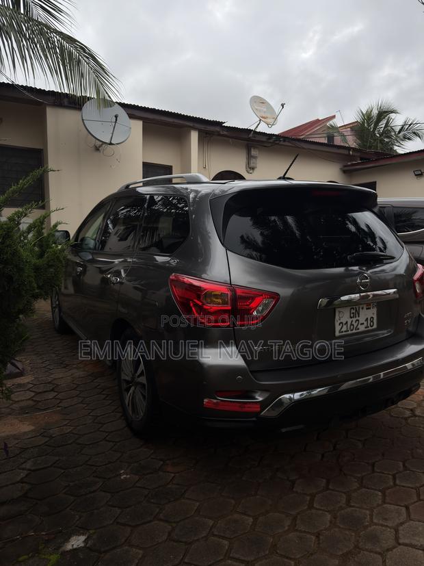 Nissan Pathfinder SV 2018 Gray