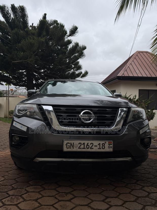 Nissan Pathfinder SV 2018 Gray