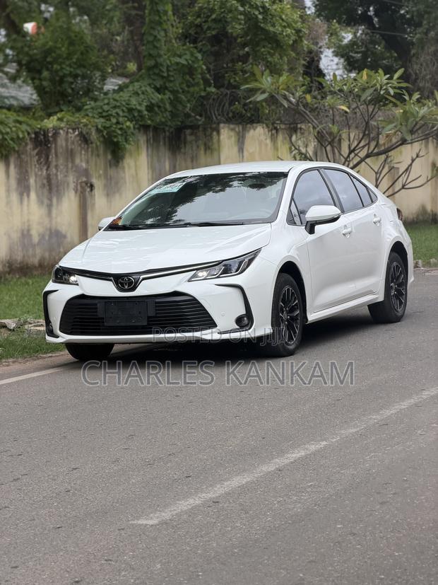 Toyota Corolla LE 2024 White