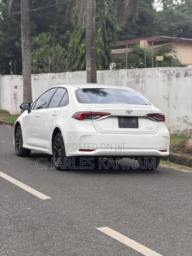 Toyota Corolla LE 2024 White