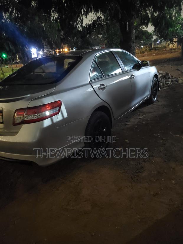Toyota Camry LE 4dr Sedan (2.5L 4cyl 6A) 2011 Silver