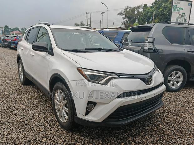 Toyota RAV4 2018 White
