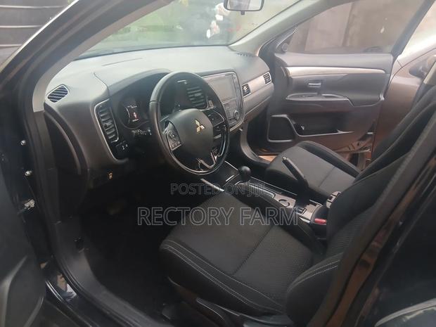 Mitsubishi Outlander 2018 Black