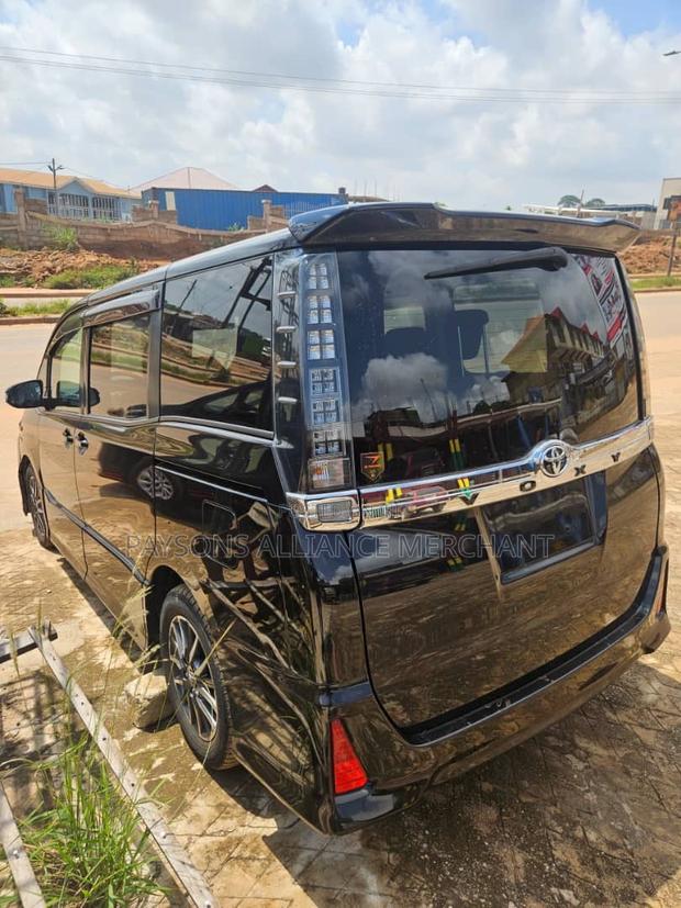 Toyota Voxy 2014 Black