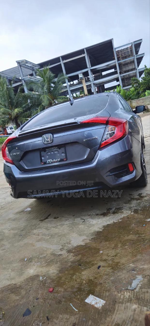 Honda Civic Touring 4dr Sedan (1.5L 4cyl) 2017 Gray