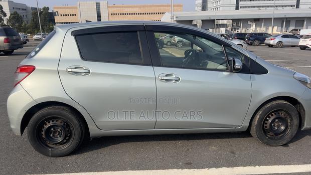 Toyota Vitz 1.5 FWD 5dr 2011 Silver