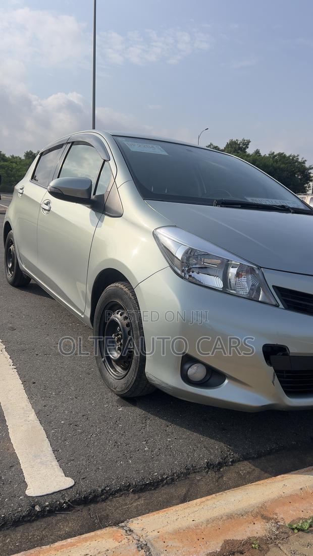 Toyota Vitz 1.5 FWD 5dr 2011 Silver