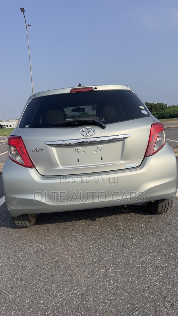 Toyota Vitz 1.5 FWD 5dr 2011 Silver