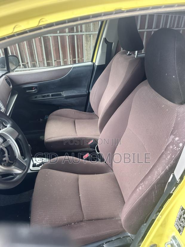 Toyota Vitz 2012 Yellow