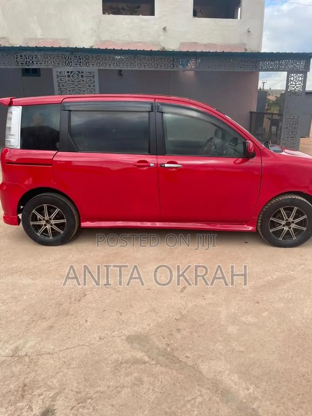 Toyota Sienta 2009 Red
