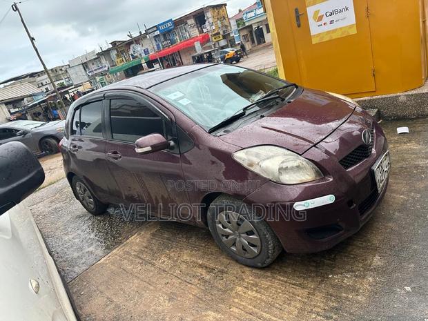 Toyota Vitz 1.3 AWD 3dr 2010 Burgundy