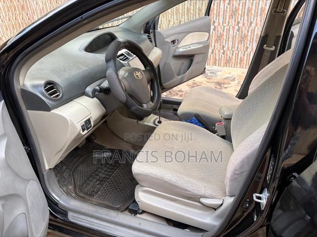 Toyota Yaris 2012 Black