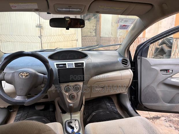 Toyota Yaris 2012 Black