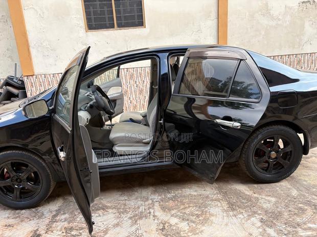 Toyota Yaris 2012 Black