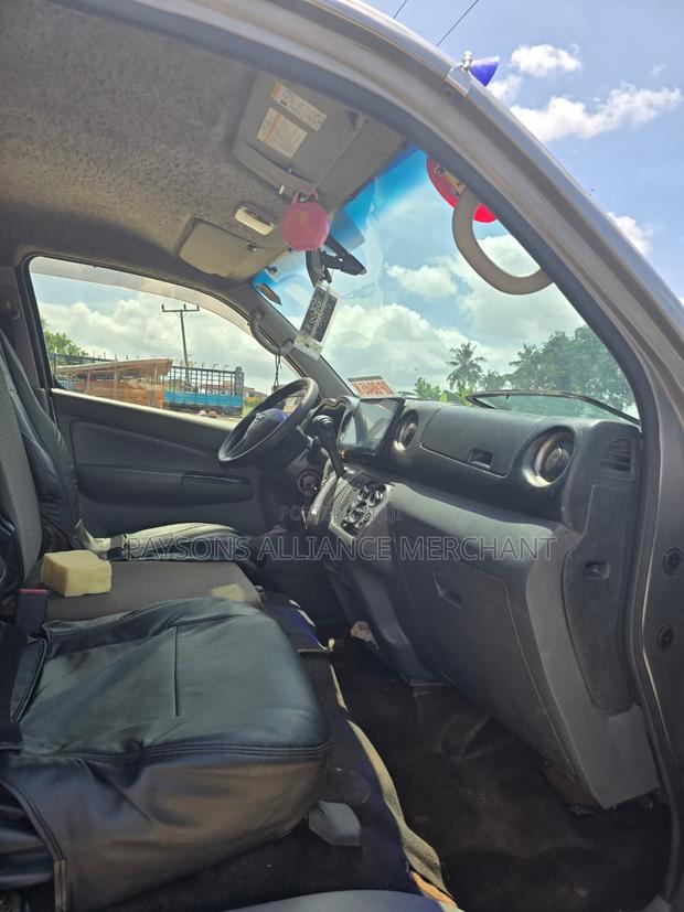Nissan Caravan 2014 Gray