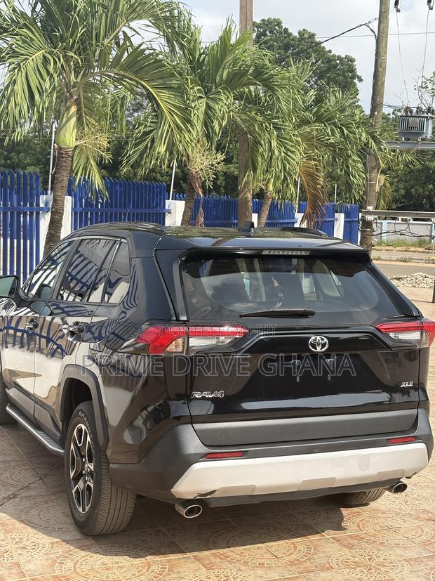 Toyota RAV4 XLE AWD 2024 Black