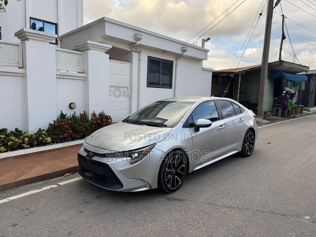 Toyota Corolla LE 2022 Silver