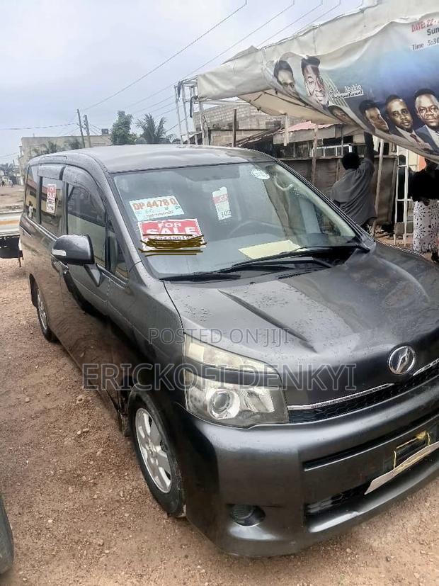Toyota Voxy 2010 Black
