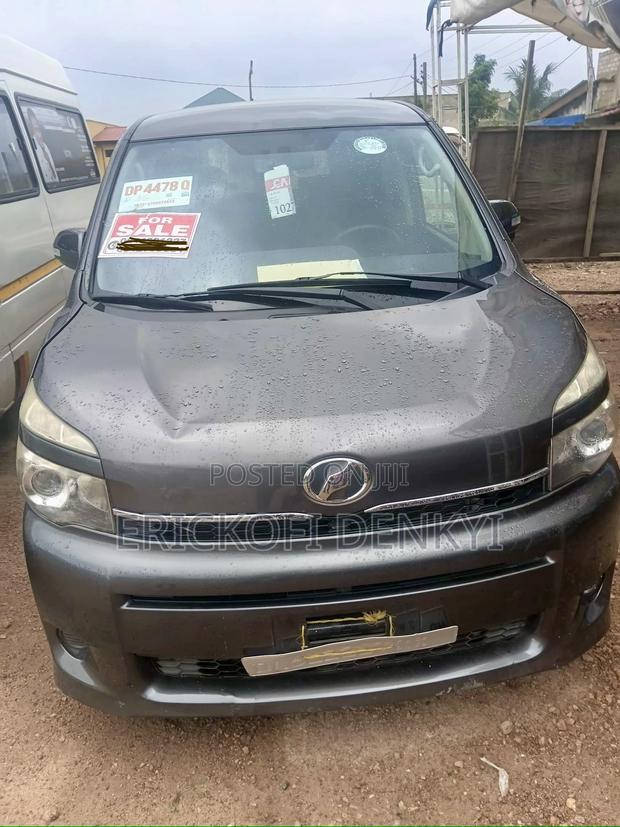 Toyota Voxy 2010 Black