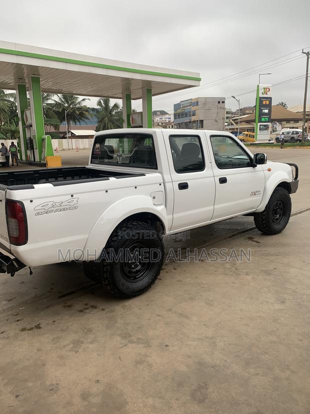 Nissan Hardbody 2015 White