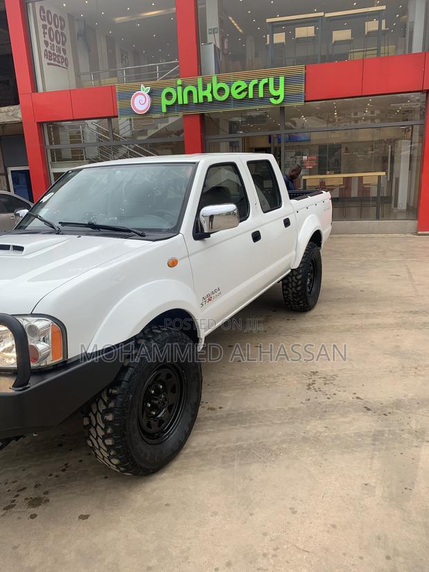 Nissan Hardbody 2015 White
