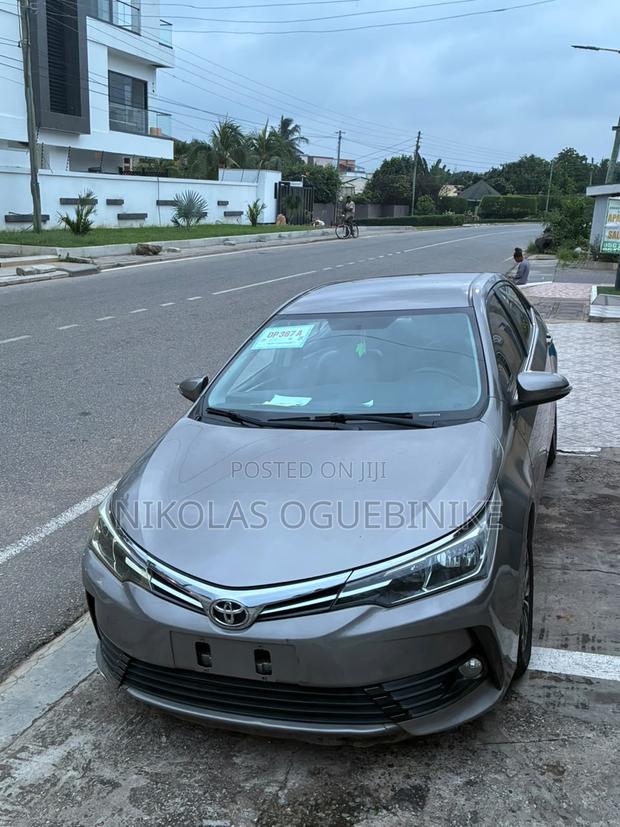 Toyota Corolla 2018 Gray