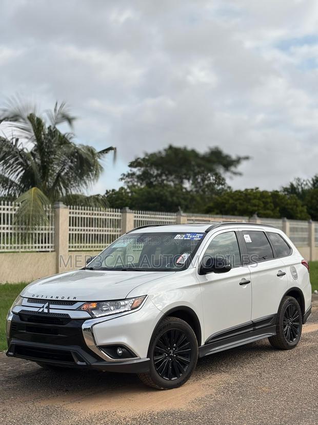 Mitsubishi Outlander 2020 White