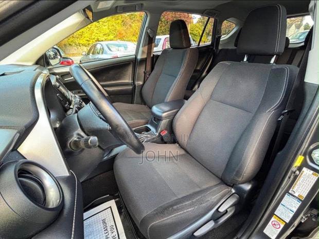 Toyota RAV4 XLE AWD (2.5L 4cyl 6A) 2017 Gray