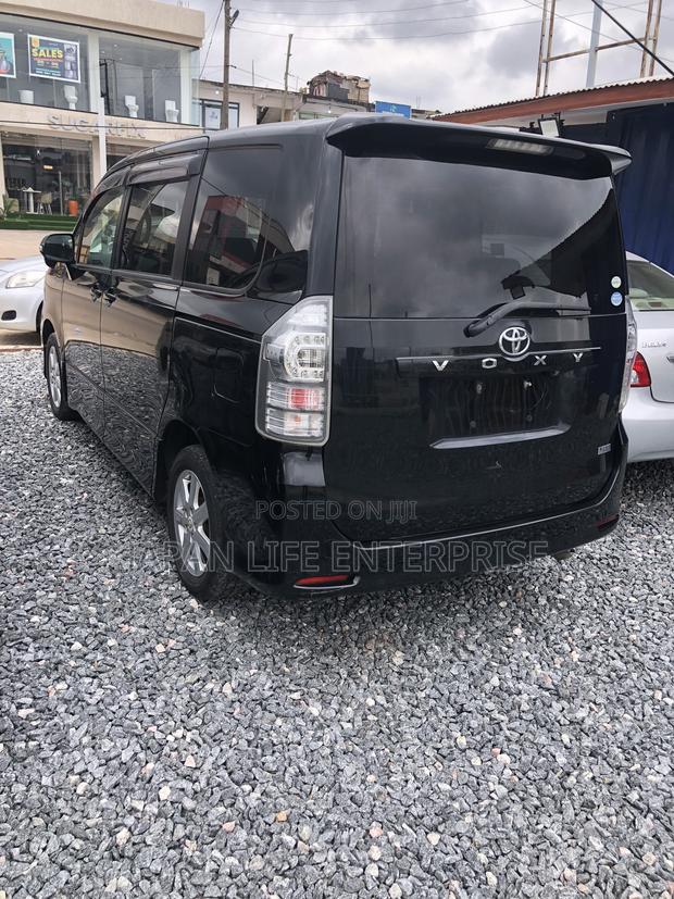 Toyota Voxy 2010 Black